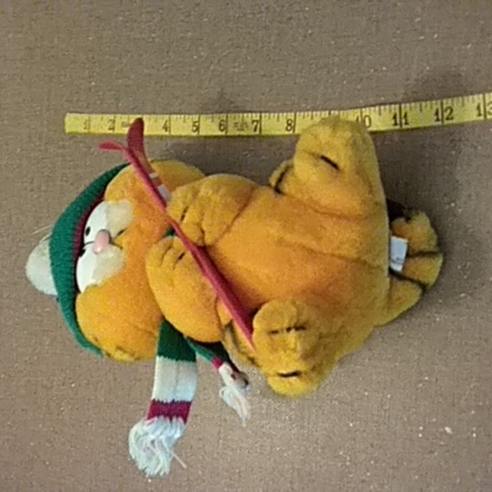 Vintage Garfield with skis